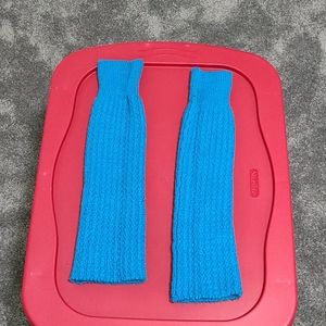 Blue knitted leg warmers